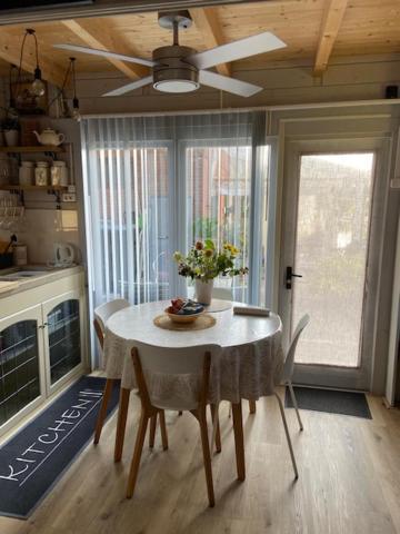 Tinyhouse Woody At The Water Apartamento Zaandam Exterior foto